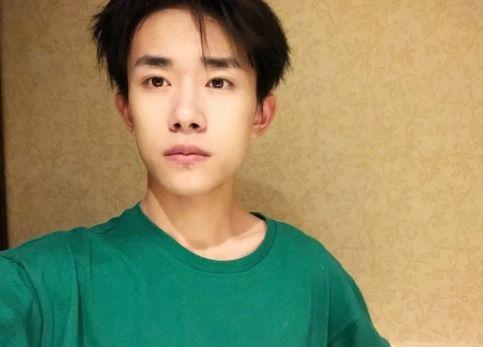 爆料易烊千玺艺考视频,青春风采引关注