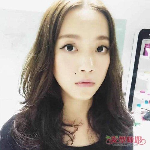 网红理发造型中分卷发,中分卷发潮流解析